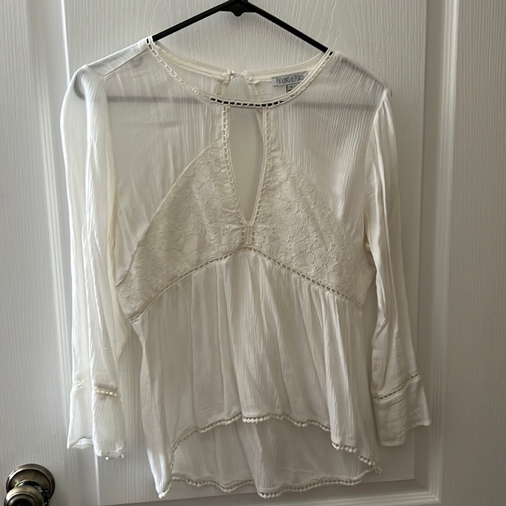 White flow shirt
